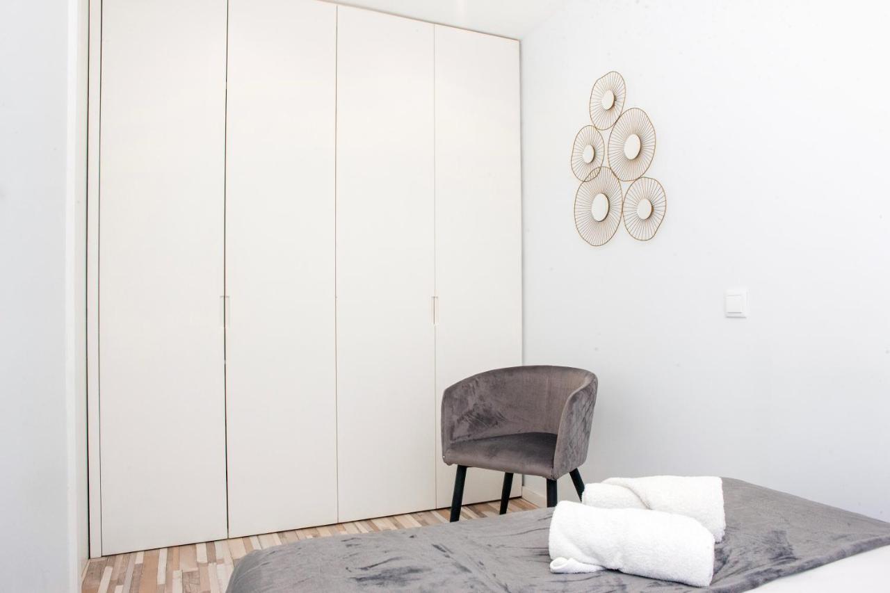 Host Wise - Amadeo Apartments บีลาโนวาเดกายา ภายนอก รูปภาพ