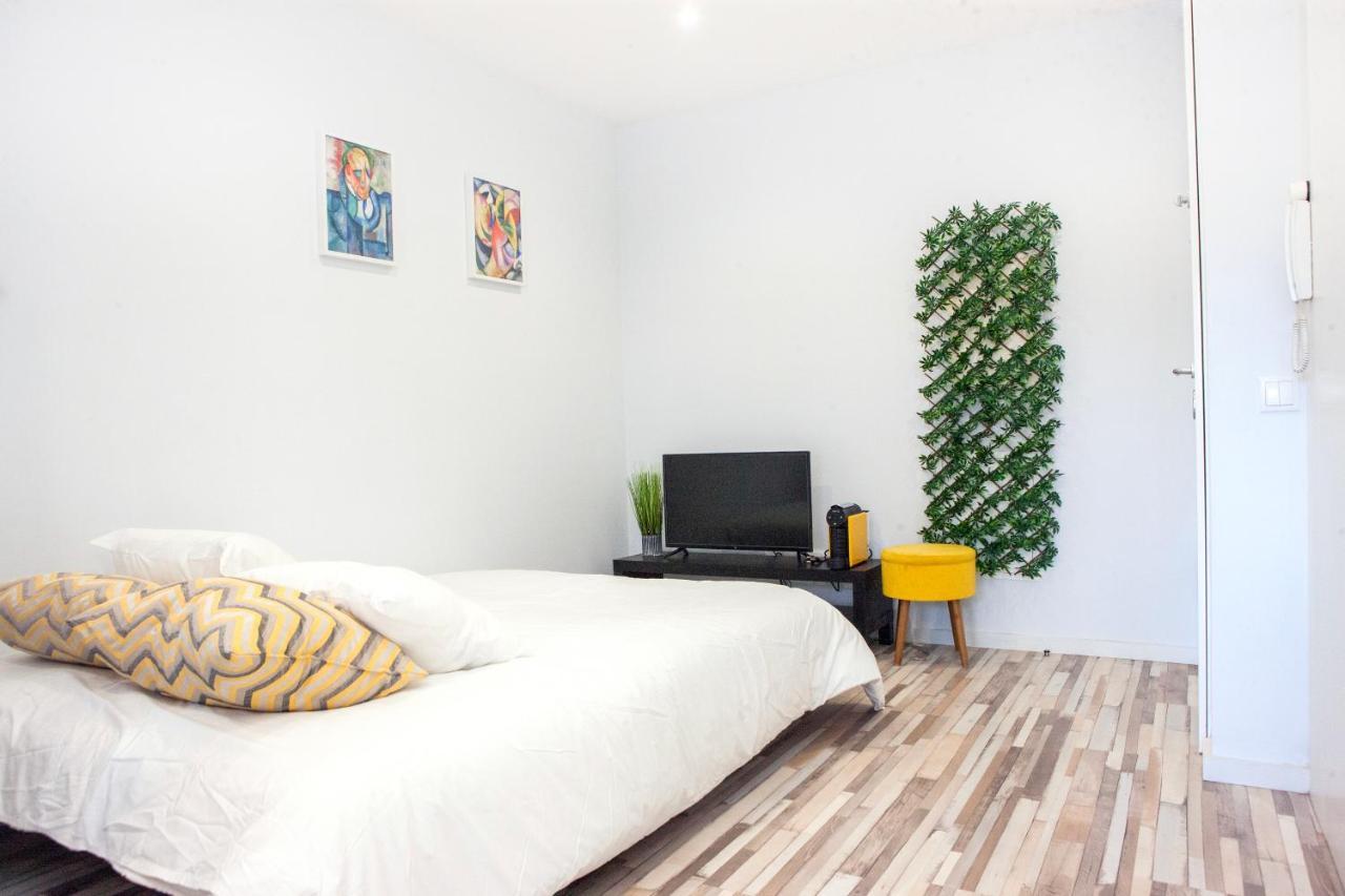 Host Wise - Amadeo Apartments บีลาโนวาเดกายา ภายนอก รูปภาพ