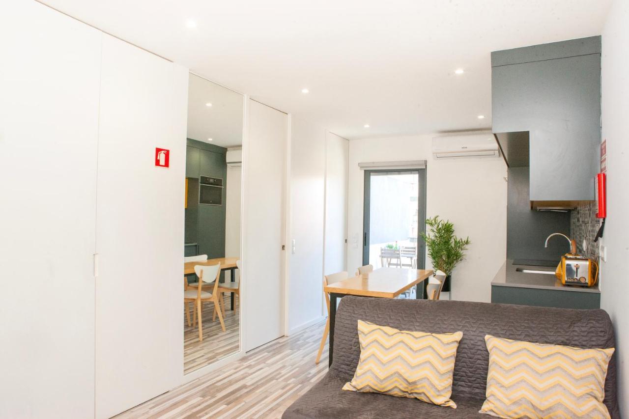 Host Wise - Amadeo Apartments บีลาโนวาเดกายา ภายนอก รูปภาพ