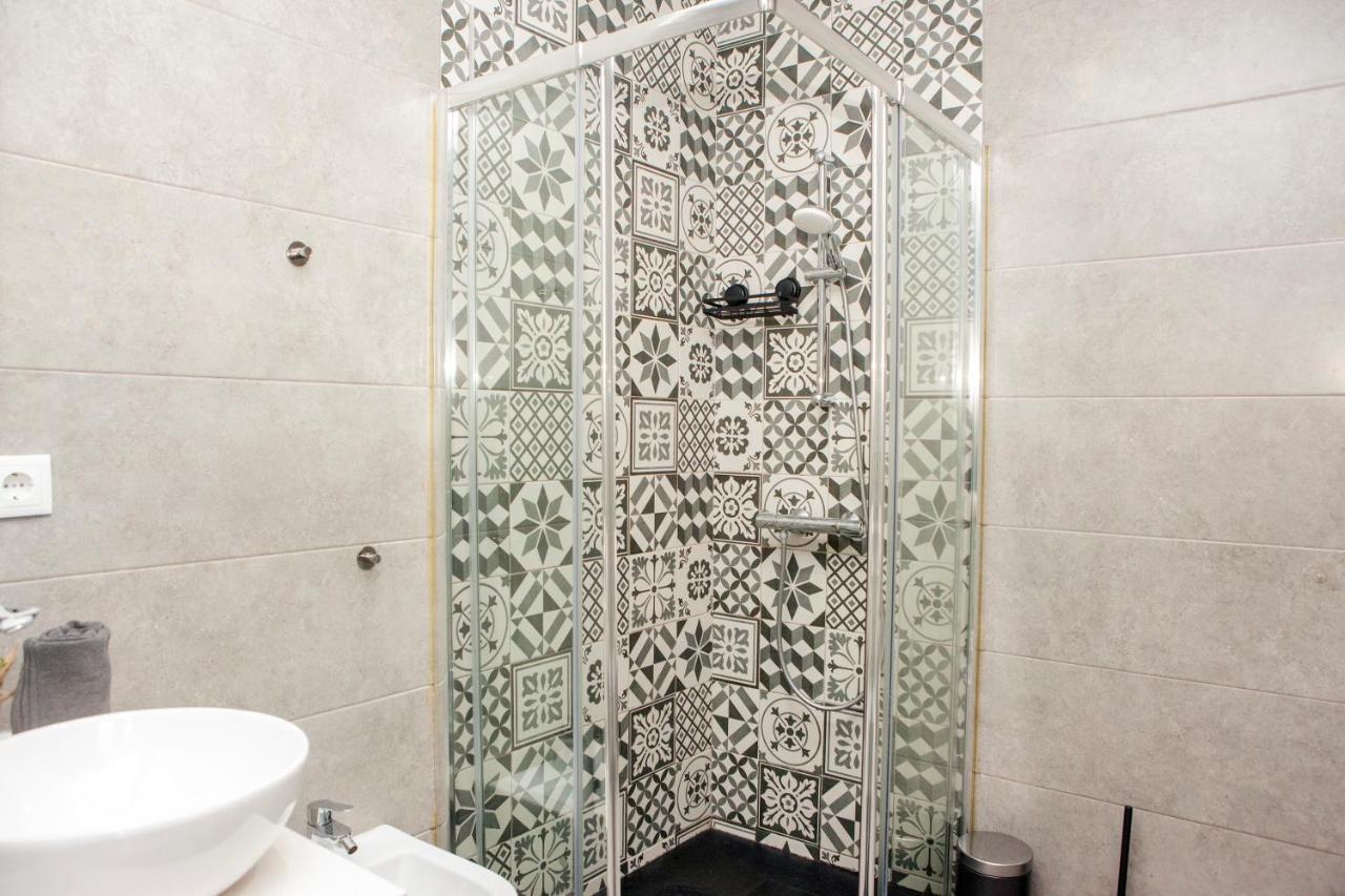 Host Wise - Amadeo Apartments บีลาโนวาเดกายา ภายนอก รูปภาพ