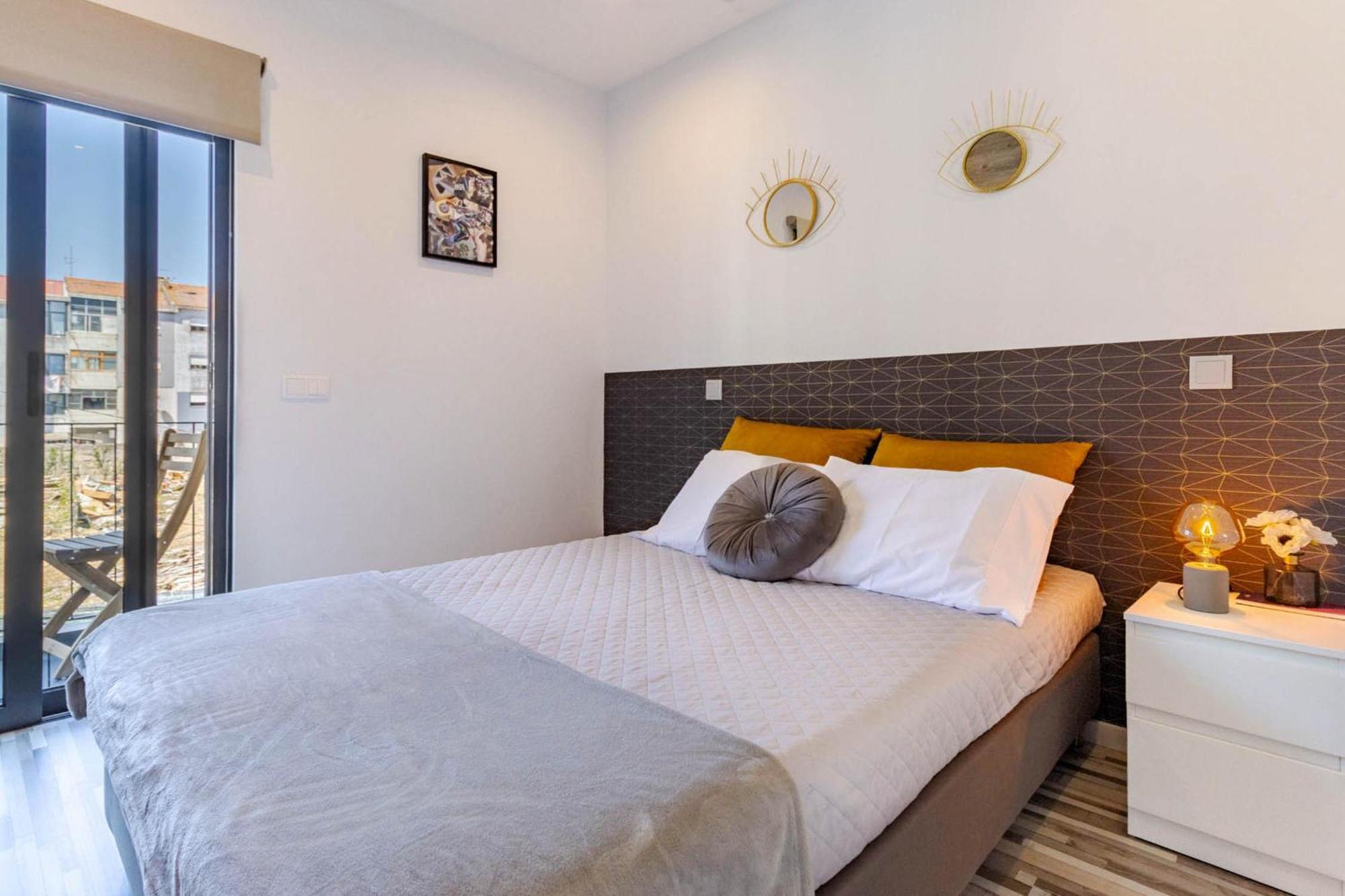 Host Wise - Amadeo Apartments บีลาโนวาเดกายา ภายนอก รูปภาพ